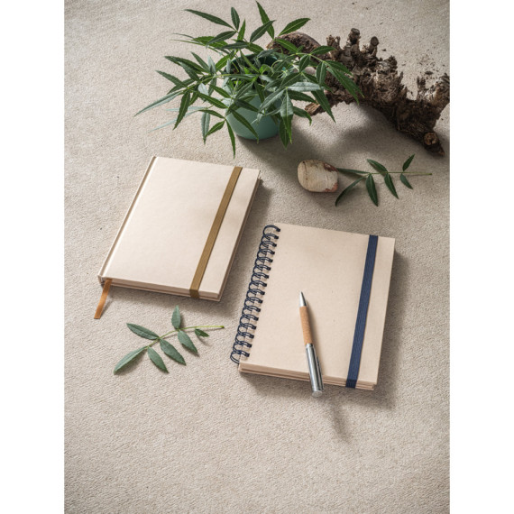 PROUST. Zápisník A5 s kroužky, pevná vazba, vyrobený z papíru cukrové třtiny (80% cukrové třtiny) s čistých stránek