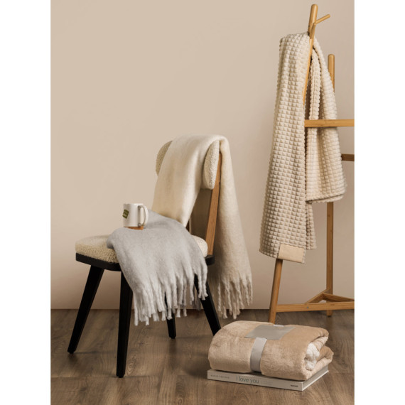 CELINE. Deka z recyklovaného polyesteru (100% rPET) s prošitým detailem pro personalizaci