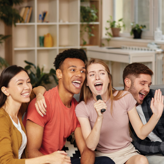 Sada na karaoke s dvojitým mikrofonem Singvibe z RCS plastu