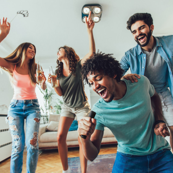 Sada na karaoke s dvojitým mikrofonem Singvibe z RCS plastu