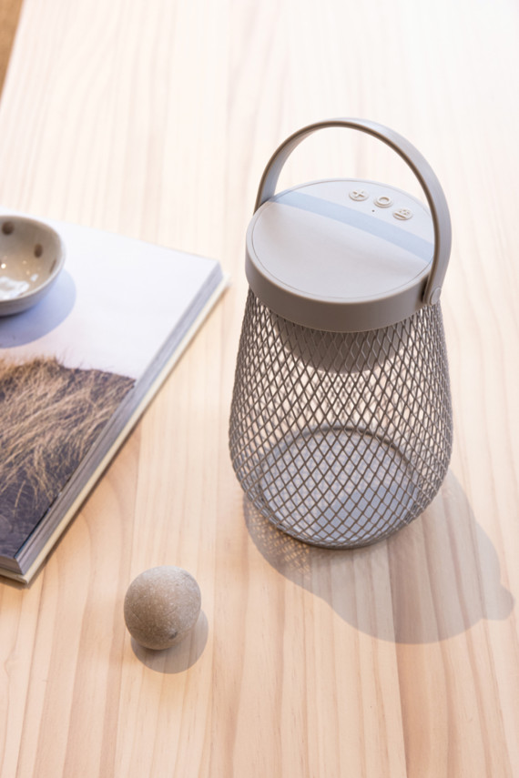 USB dobíjitelná stolní lampa Aurora z RCS recykl. plastu