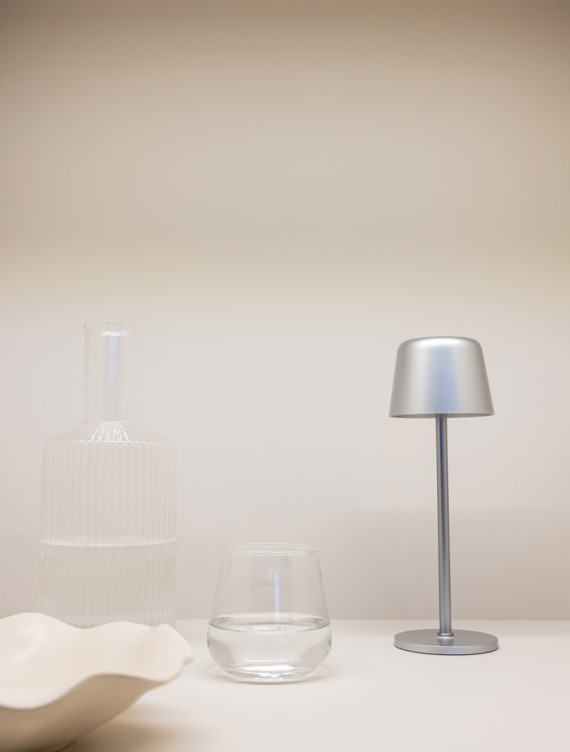 USB dobíjitelná stolní lampa Zenic z RCS recykl. plastu