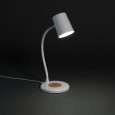 Stolní lampa Zenara s 15W bezdr. nabíjením z RCS plastu