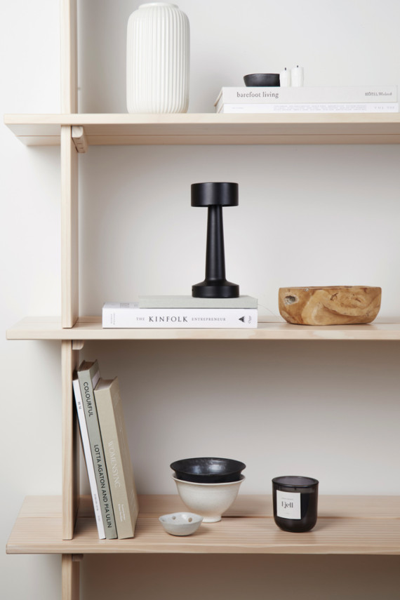 Stolní lampa VINGA Maris z RCS recykl. ABS