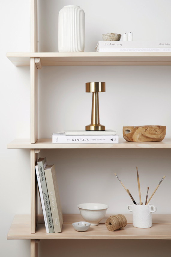 Stolní lampa VINGA Maris z RCS recykl. ABS