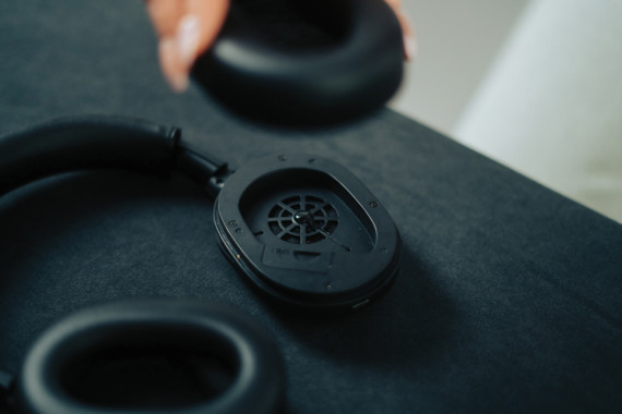 Opravitelná bezdrátová sluchátka Irvine z RCS recykl. plastu