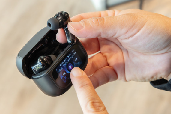 Sluchátka Airtune RCS z recykl. plastu ANC s displejem