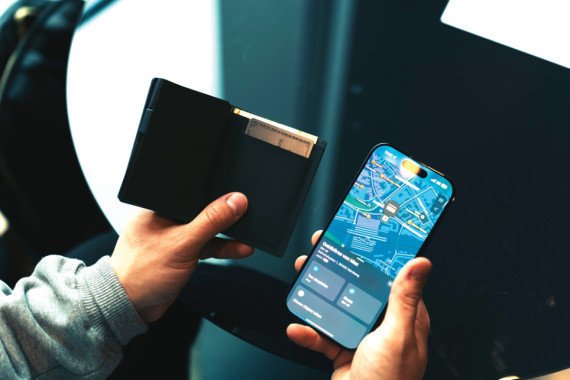 Peněženka s nabíjecím lokátorem Seekcard z RCS polyesteru