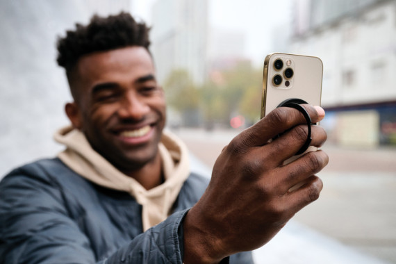 Magnetický držák telefonu Terra Magnetic z RCS plastu