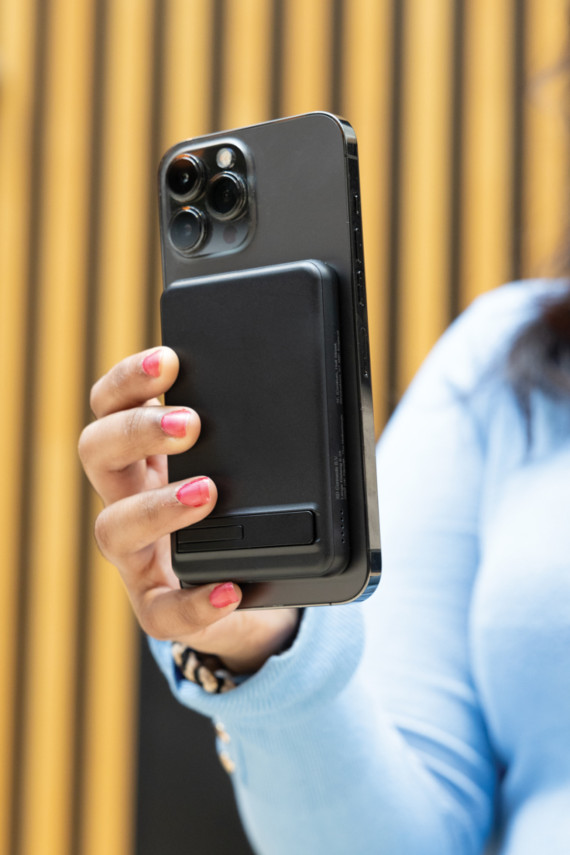 Magnetická powerbanka Zen 5000mAh 5W z RCS plastu a bambusu