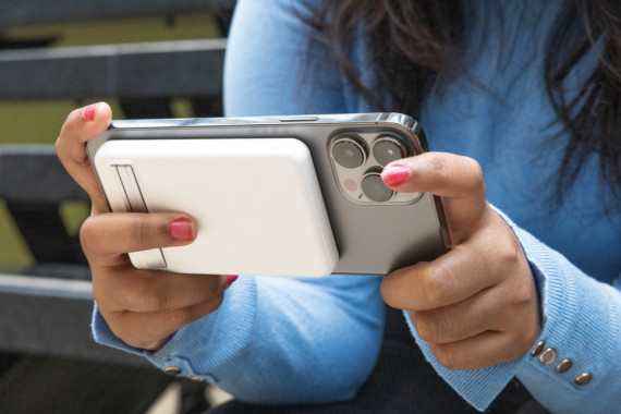 Magnetická powerbanka Zen 5000mAh 5W z RCS plastu a bambusu