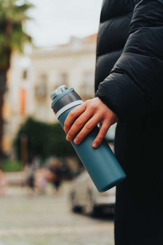 Uzavíratelná láhev Omni Sip 720ml z RCS recyklované oceli