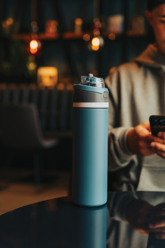 Uzavíratelná láhev Omni Sip 720ml z RCS recyklované oceli