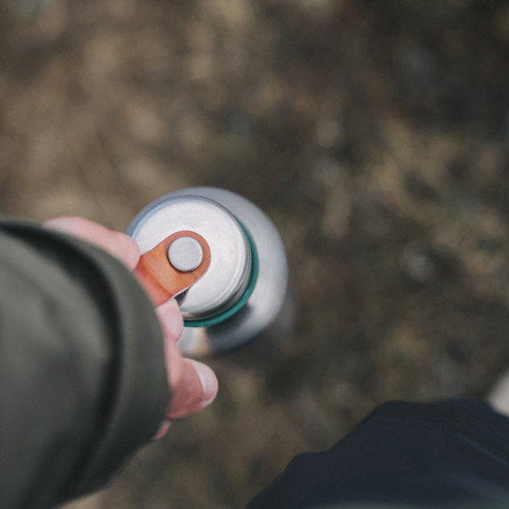 Velká termo láhev na vodu 750ml Black+Blum