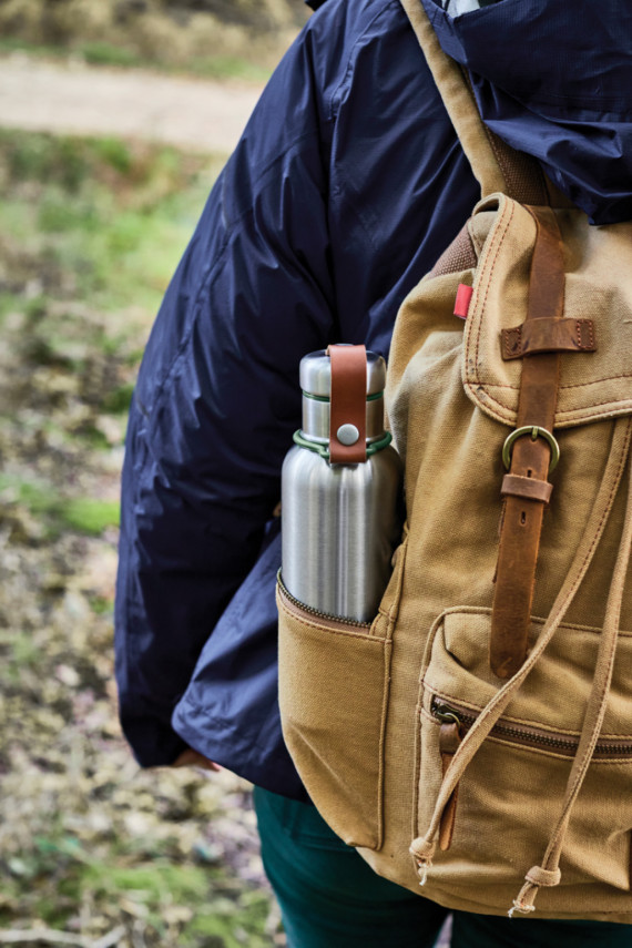 Velká termo láhev na vodu 750ml Black+Blum