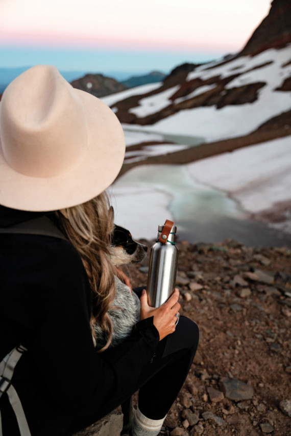 Velká termo láhev na vodu 750ml Black+Blum