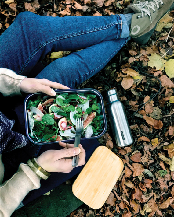 Velká termo láhev na vodu 750ml Black+Blum