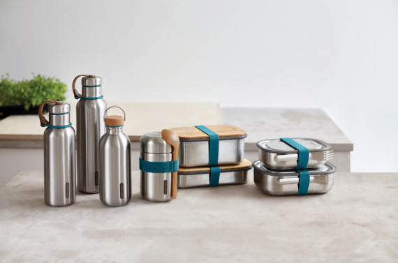 Velká termo láhev na vodu 750ml Black+Blum