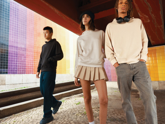 Mikina s kapucí a bočními kapsami IQONIQ Yengo z rec. bavlny