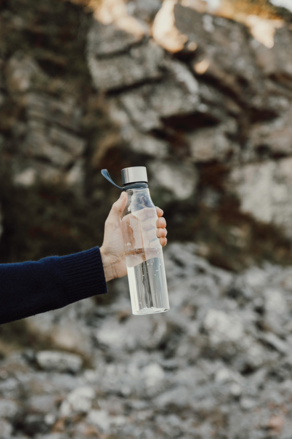 Lahev na vodu 800ml VINGA Lean z RCS RPET