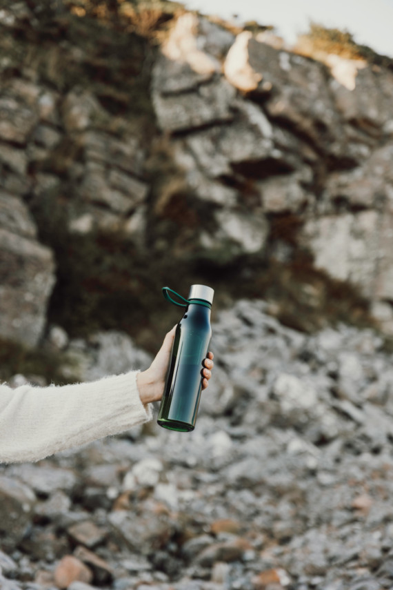 Lahev na vodu 800ml VINGA Lean z RCS RPET