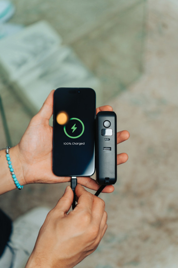 Urban Vitamin Eureka RCS recyklovaná 65W hybridní nabíječka