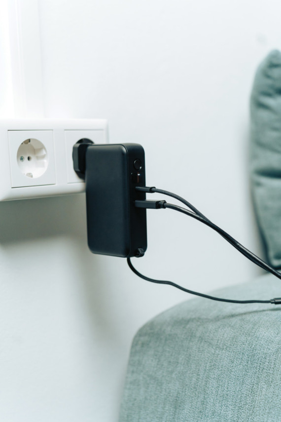 Urban Vitamin Eureka RCS recyklovaná 65W hybridní nabíječka