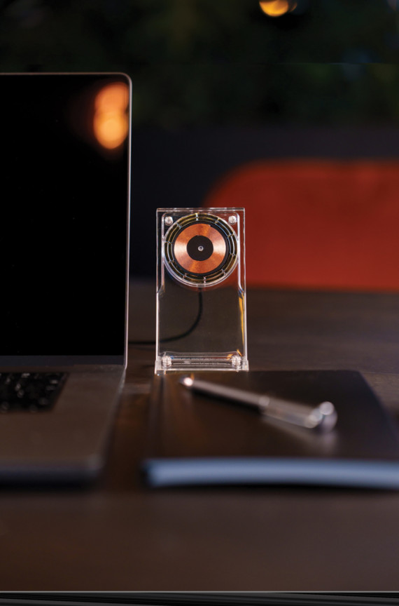 Magnetický bezdrátový nabíjecí stojan Magcharge 15W