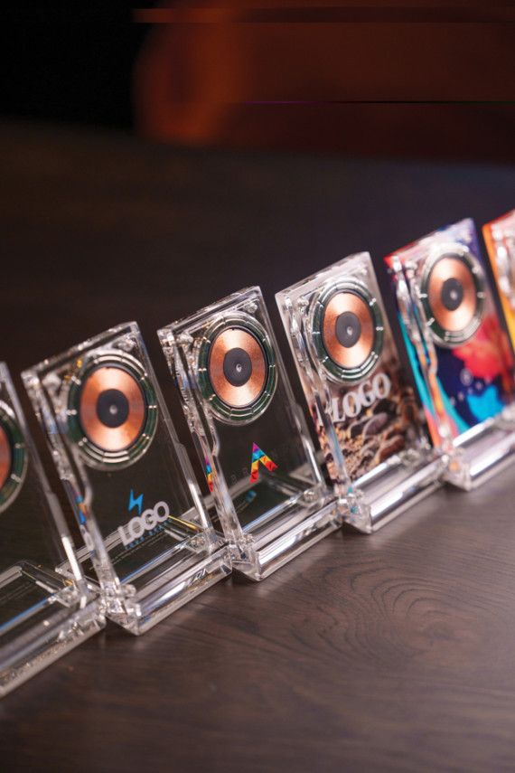 Magnetický bezdrátový nabíjecí stojan Magcharge 15W