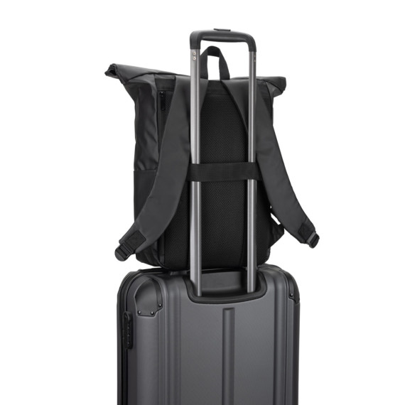 OSASCO BPACK. Batoh s rolovacím systémem, který umožňuje srolovat horní část batohu podle jeho objemu, vyrobený z recyklovaného polyesteru 600D