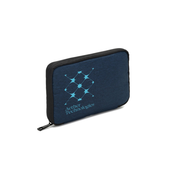 Newcastle BAG. Organizační taška z recyklovaného polyesteru vysoké hustoty 600D s prostornou hlavní přihrádkou na technické příslušenství