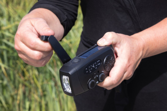 Nouzové rádio RescueWave RCS z recyklovaného plastu