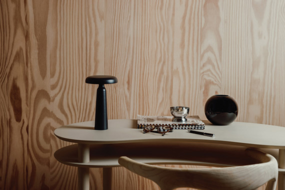 Stolní lampa VINGA Avery z RCS