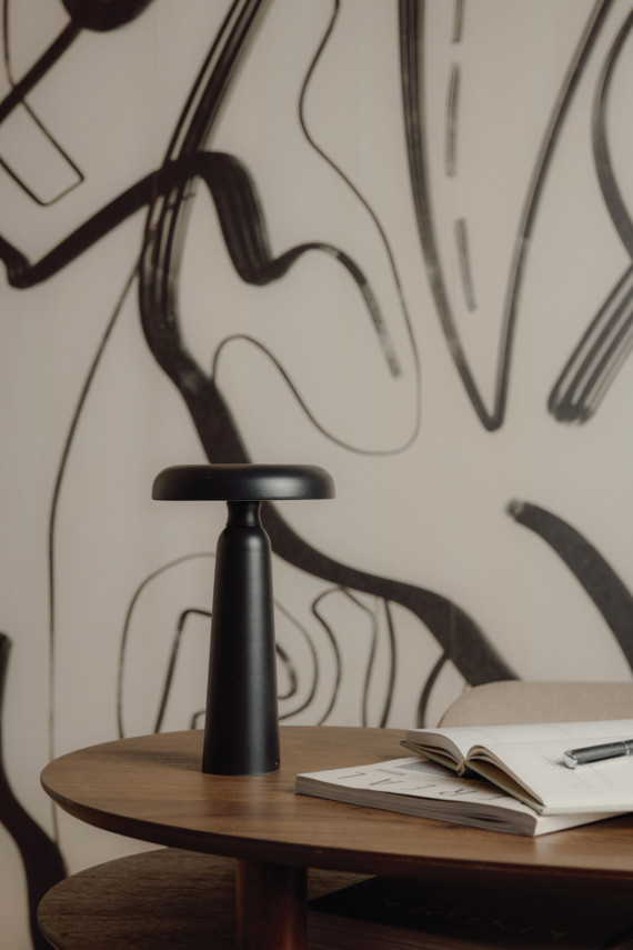 Stolní lampa VINGA Avery z RCS