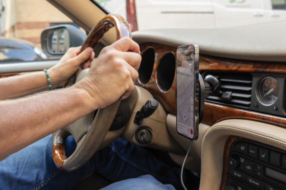 Magnetický nabíjecí držák do auta PowerCruze 15W z RCS RPET