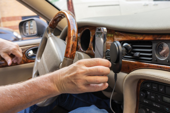 Magnetický nabíjecí držák do auta PowerCruze 15W z RCS RPET