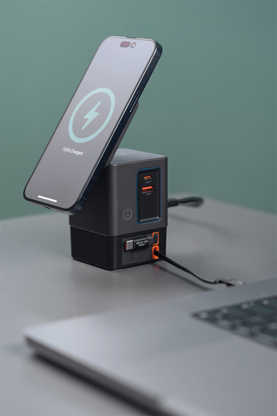 GAN adaptér 105W se svin. kabelem Urban Vitamin Sacramento